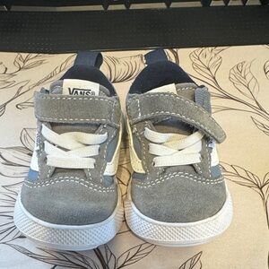 Vans Kids Sneakers in Gray and White